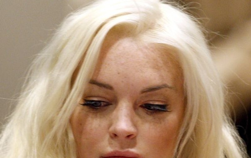 Lindsay Lohan a fost arestată după ce a provocat un accident şi a fugit