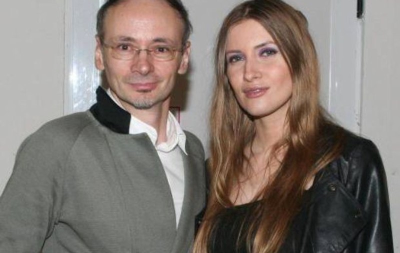 Mihai Albu o face praf pe Iulia Albu. "Cum a putut să-și oblige soțul să doarmă într-un coteț?"