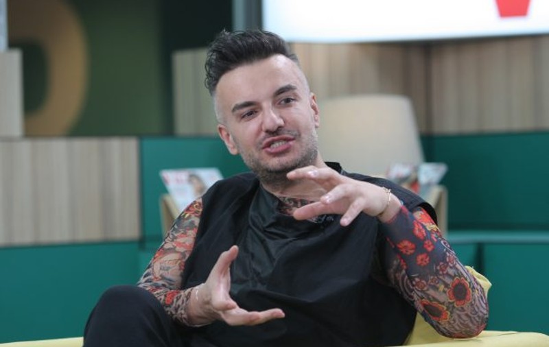Cu cât au ajuns să se vândă rochiile lui Răzvan Ciobanu după moartea acestuia