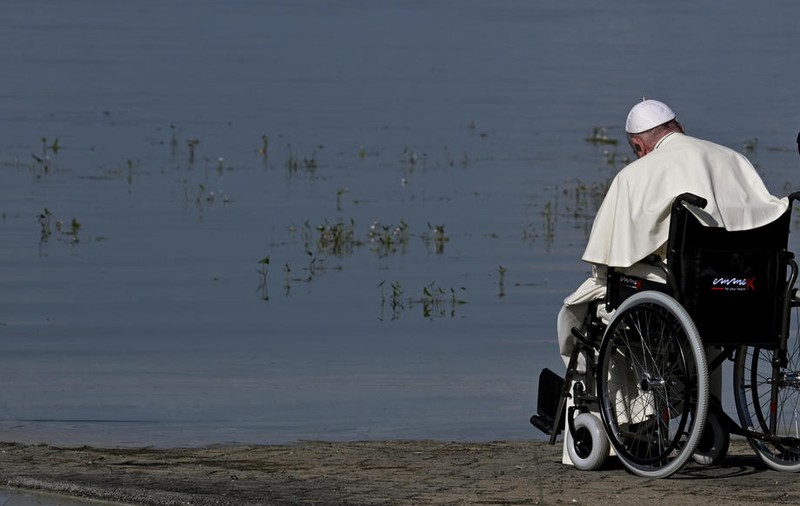 Papa Francis, întrebat dacă s-ar putea retrage din cauza sănătății: „Ușa este deschisă, dar până astăzi nu am bătut la ea”
