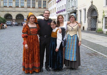 Octavian Ursu, alături de familie la un festival istoric din Gorlitz. FOTO: octavian-ursu.de
