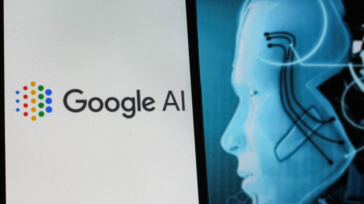 Ilustrație artistică cu Inteligența Artificială, uitându-se la logo-ul Google AI afișat pe un ecran.