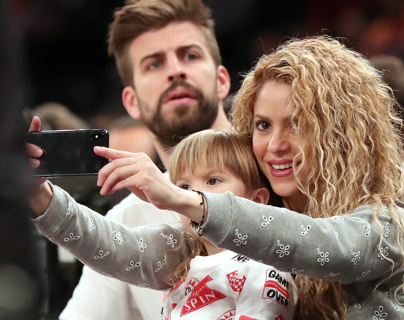 Shakira și Pique infirmă zvonurile privind despărțirea printr-o fotografie de la o cină romantică