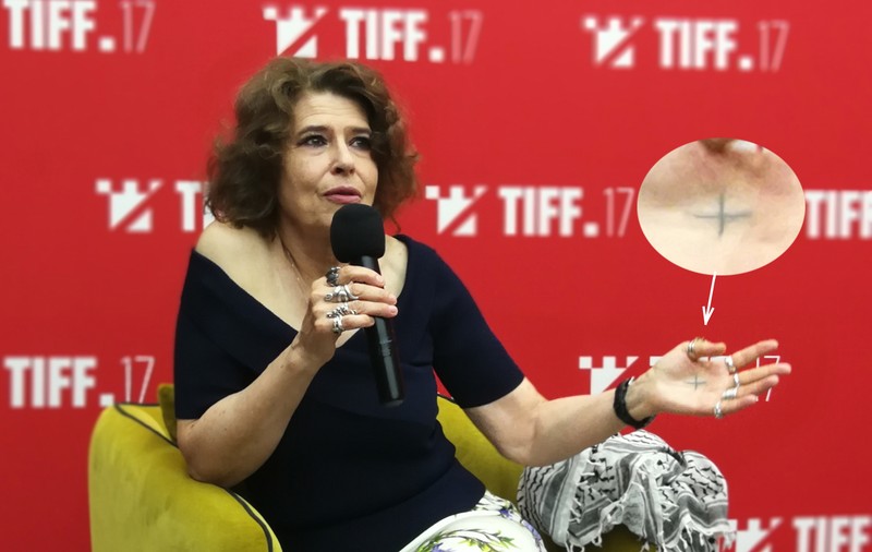 EXCLUSIV/Actrița Fanny Ardant are tatuată o cruce în palmă. ”Da, are o semnificație aparte...”