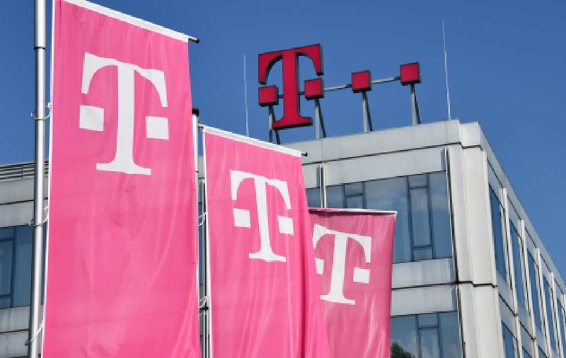 Telekom investește un miliard de euro în cea mai mare fabrică de inteligență artificială din Europa