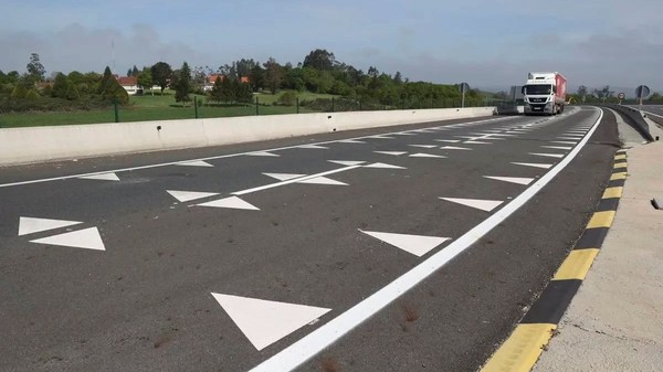 Sunt mai eficienți decât orice radar: ce sunt „dinții de dragon” de pe asfalt. Sursă foto: Facebook/ Autotecnica.