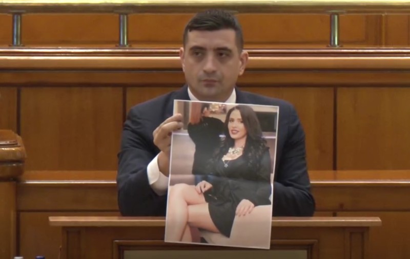 George Simion a adus o poză cu Monica Hunyadi și i-a arătat-o lui Ilie Bolojan, când a citit moțiunea de cenzură, în Parlament