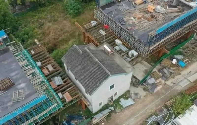 Mătușa Zhang, ultimul obstacol în calea unui proiect feroviar de 5,3 miliarde de dolari. Prețul absurd cerut de femeie pentru o casă modestă