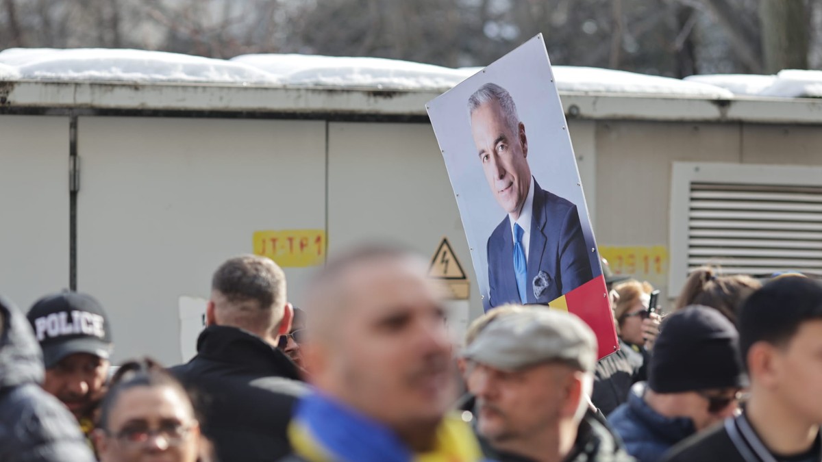 susținătorii lui Călin Georgescu, protest la Parchetul General