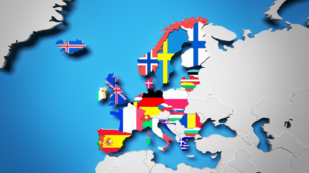 Ce este Spaţiul Economic European - Imagine cu harta Europei, fiind semnalizate prin drapelele naţionale ţările care fac parte din SEE.