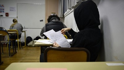 elev-sala-de-clasa-scoala-bacalaureat