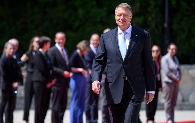 Ce a răspuns Iohannis la întrebarea Libertatea de ce nu face publice costurile deplasărilor cu avionul și ale cazării în străinătate: Așa este legea!