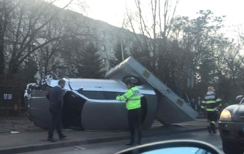 Șoferul care a lovit două eleve pe trotuar, la ora 8 dimineața, pe șoseaua Vitan-Bârzești, era drogat