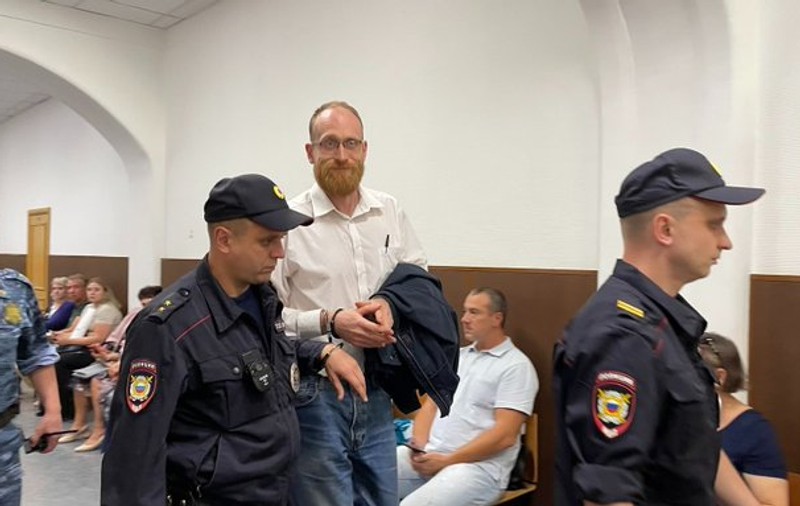 Un jurnalist rus riscă 8 ani de închisoare pentru că a donat 16 dolari fundației lui Navalnîi