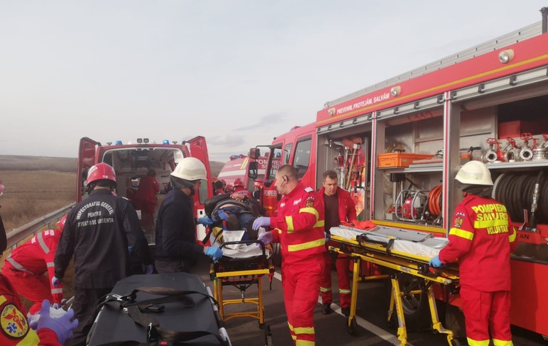 Accident grav în județul Cluj, între un TIR şi un autoturism. Trei persoane au decedat