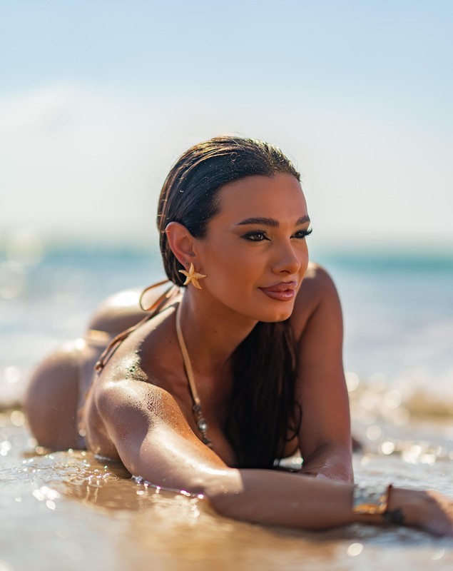 Cine este Andreea Crăciun, ispită la Insula iubirii 2025. Are 25 de ani și vrea o relație serioasă
