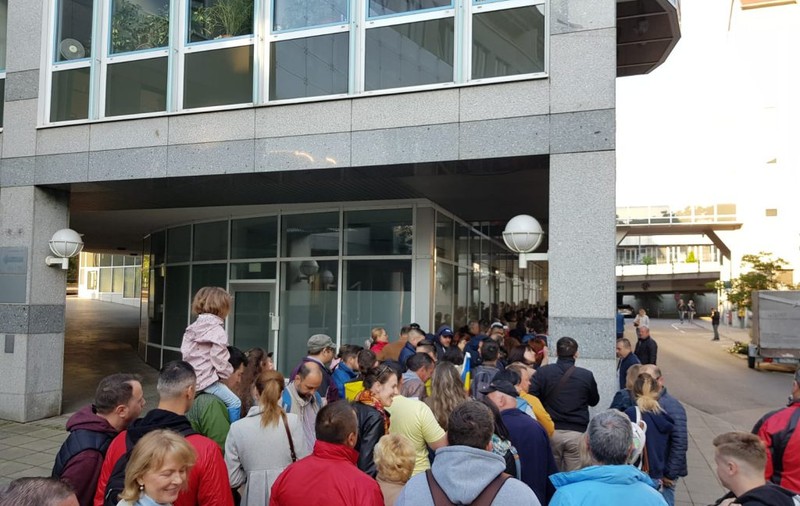 Presa internațională, despre cozile infernale formate de români la secțiile de vot din diaspora