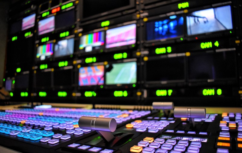 Diferența dintre „acoperiții” americanilor din presă și descoperiții noștri. Sau de ce mă simt în Rusia când dau drumul la TV
