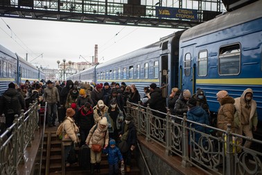 Ucraineni încercând să fugă de război. Foto: Profimedia