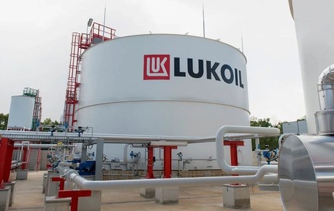 Gigantul din Emiratele Arabe Unite, IHC, deţinut de şeicul Tahnoon, interesat de activele externe ale Lukoil