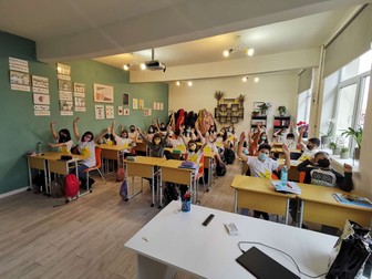 Copiii de la Colegiul „Gane” din Fălticeni spun că în noile clase se simt „ca în străinătate”