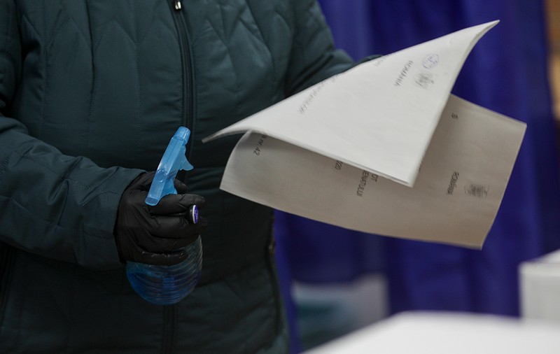 Noi incidente în secțiile de votare. Polițiștii au dat amenzi în valoare de 85.000 de lei