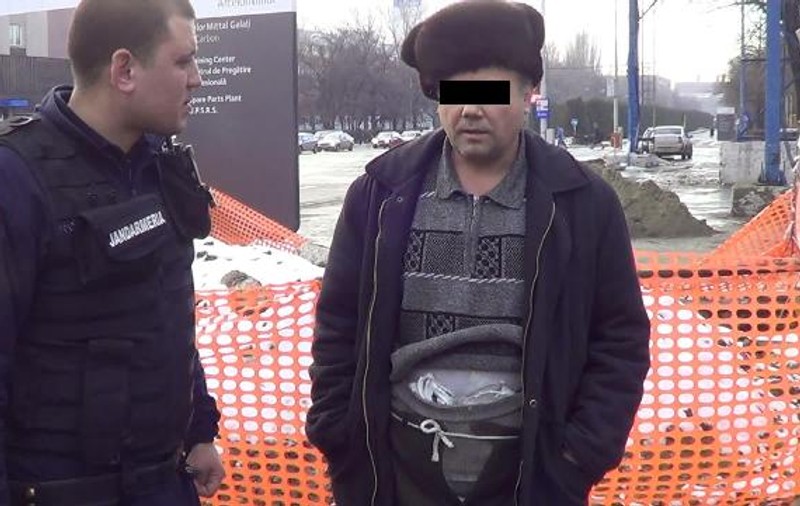 A vrut să iasă din combinat cu 10 kilograme de niobium, băgate în pantaloni