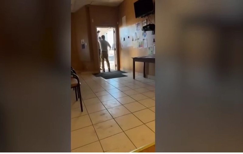 Ecuadorul acuză că un agent ICE a încercat să intre în consulatul său din Minneapolis: „Să nu se mai repete”