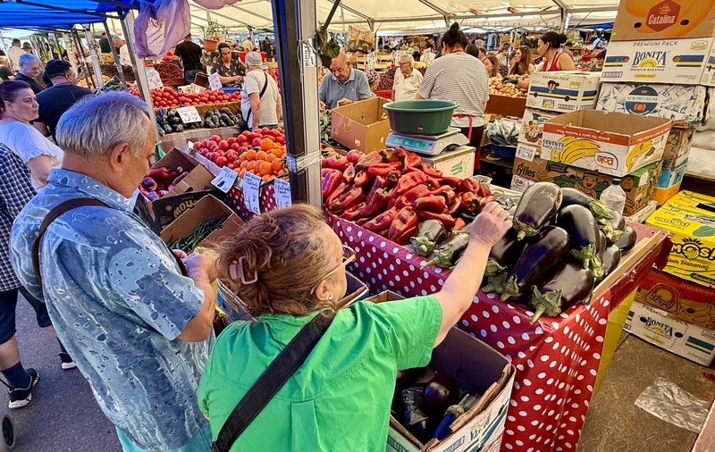 Cât costă kilogramul de vinete în piețe. Românii stau la cozi pentru salata preferată a verii