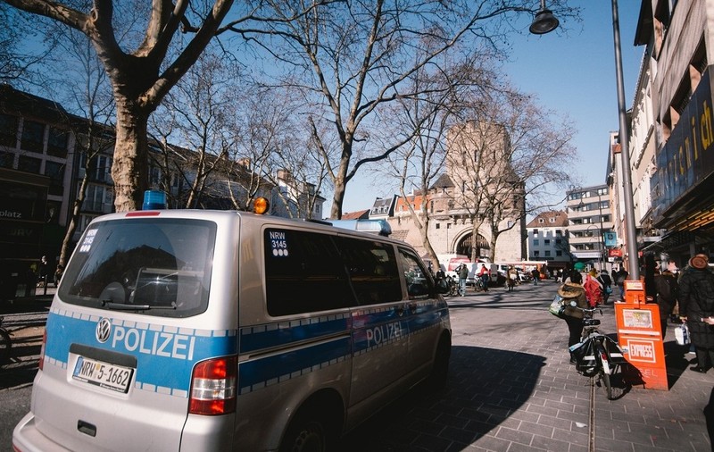 Atac terorist, dejucat în Europa. Arme, explozibili și un steag ISIS au fost găsite în Danemarca și Germania