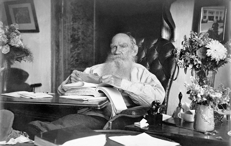 „Tolstoi se răsucește în mormânt”. Strănepotul scriitorului rus, scandalizat că Vladimir Putin a creat un „premiu pentru pace” cu numele bunicului său
