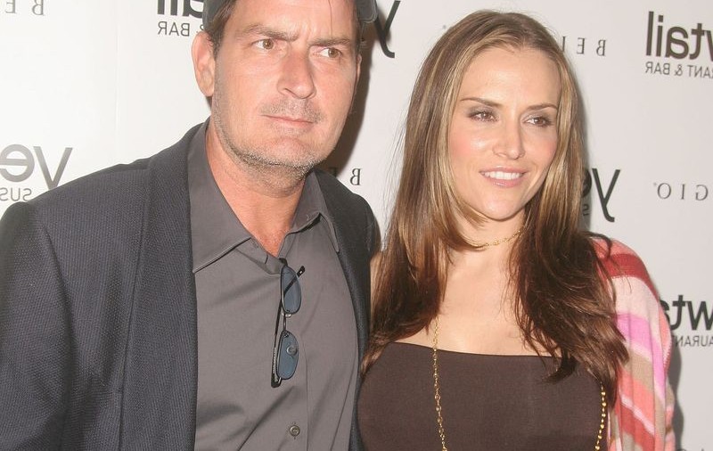 Al doilea dintre gemenii lui Charlie Sheen a fost externat