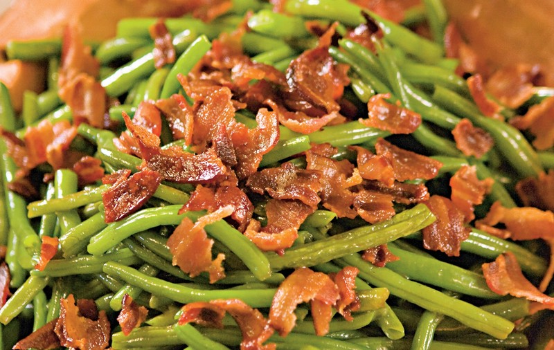 REŢETĂ: Salată de fasole cu bacon