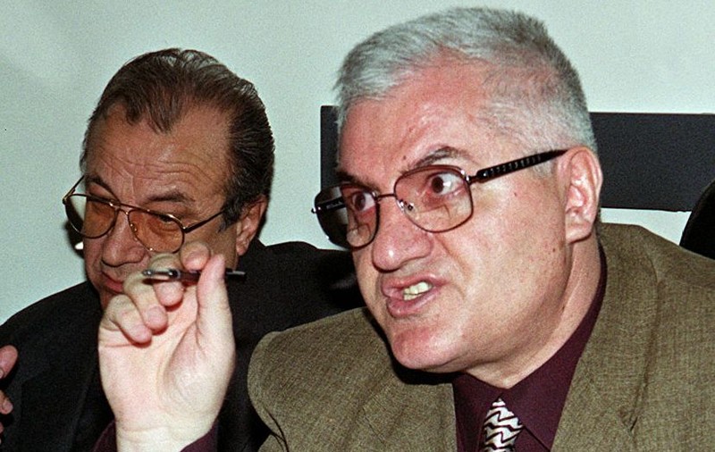 Dragomir avea cuptor cu microunde şi telefon internaţional în '90! Vezi ce au găsit poliţiştii la percheziţii în casa lui Corleone!