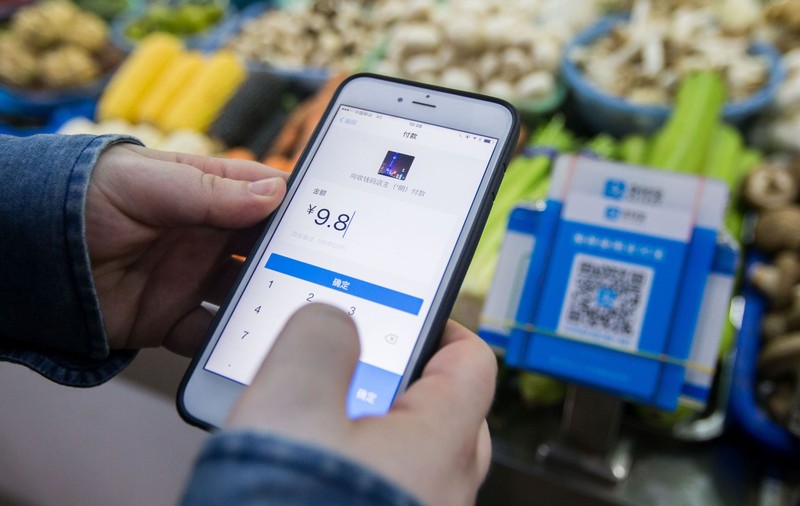 Sfârșitul banilor cash. Numărul tranzacțiilor digitale va trece de 1.100 de miliarde în 2024