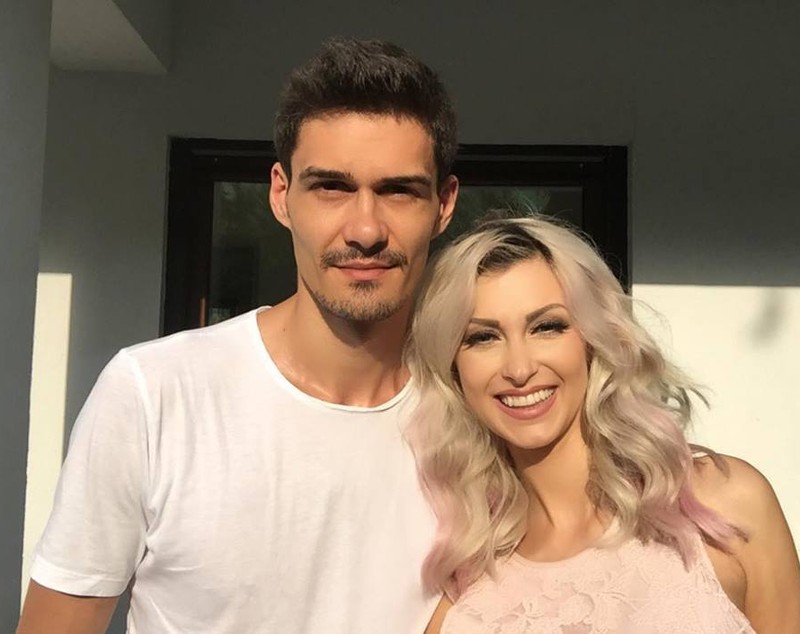 EXCLUSIV/Andreea Bălan gătește cu mama și cu soțul ei. ”Ei fac sarmale, friptură. Eu fac tortul”