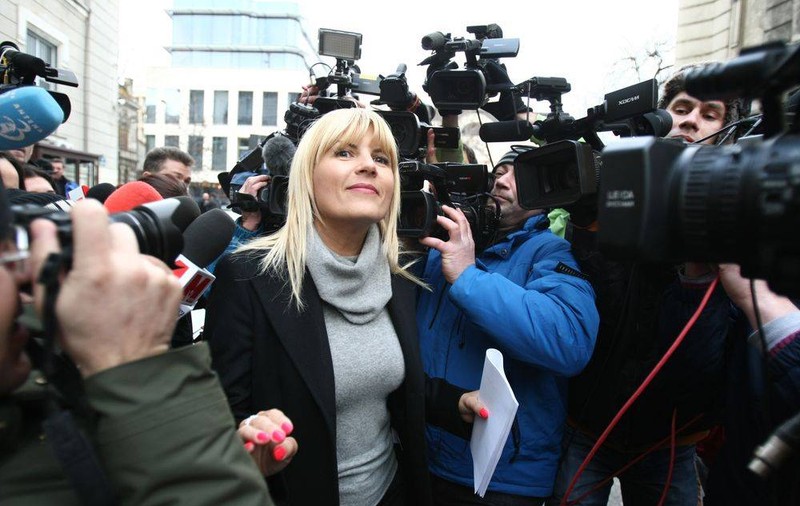 ELENA UDREA SE TEME DE PUȘCĂRIE! Ce-a declarat celebra blondă la ieșirea de la Poliție