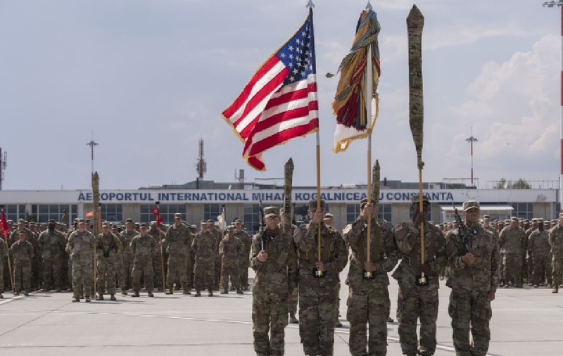 Soldați americani la aeroportul Mihail Kogălniceanu