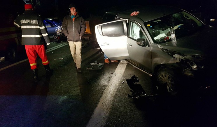 Patru oameni, răniți într-un accident pe Valea Oltului