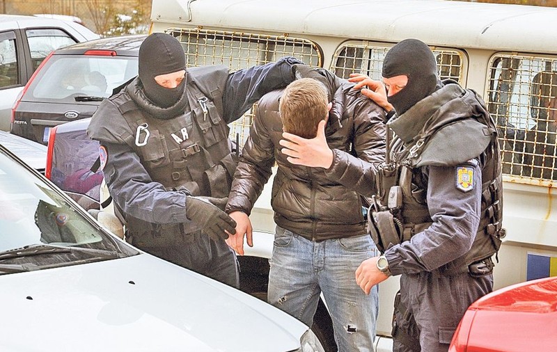 Poliţist, şeful unei găşti de hoţi