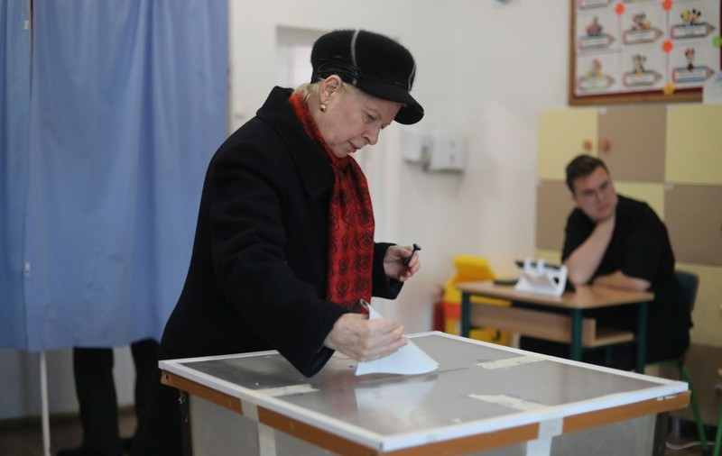 Semnalul unui observator la vot: Identitatea votanților nu este verificată la o secție din județul Giurgiu