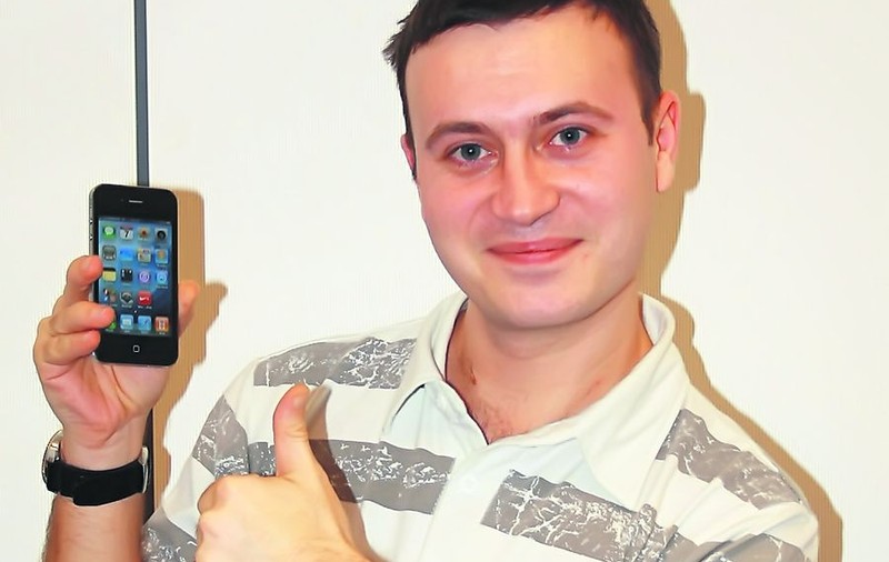 Faceţi cunoştinţă cu iPhone 4