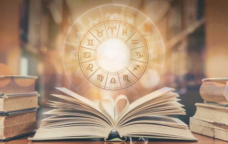 Horoscop dragoste, vineri, 23 septembrie 2022. Ce efecte are în amor conjuncția Soare-Mercur retrograd?