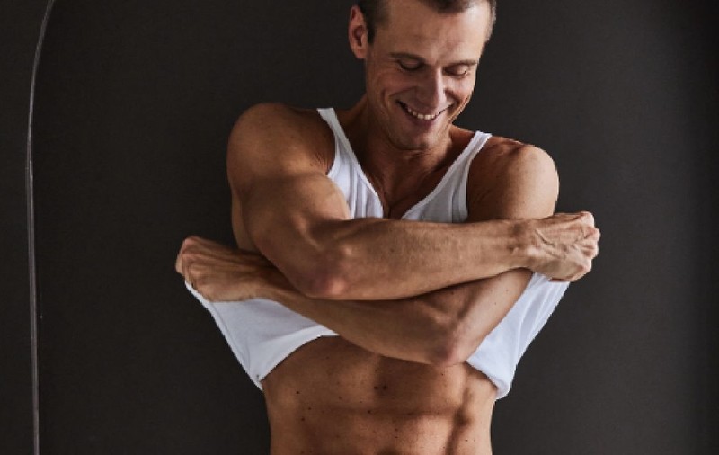 DJ-ul olandez Armin van Buuren a apărut pe coperta Men’s Health: „De 5 ani nu mai pun gura pe alcool”