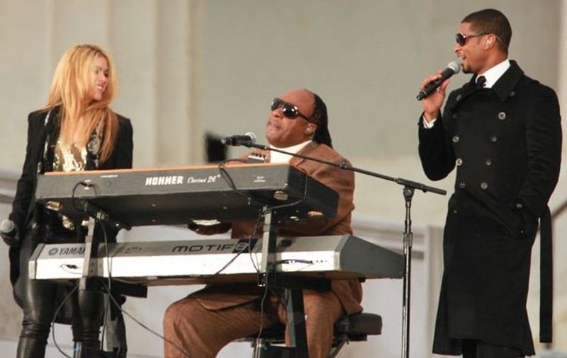 Shakira, în locul Christinei Aguilera, Usher îl schimbă pe Cee Lo Green
