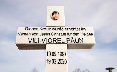 Monumentul ridicat în memoria lui Viorel, în orașul Hanau