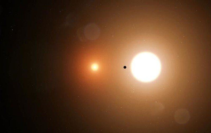 Un licean a ajutat NASA să descopere o planetă cu doi sori