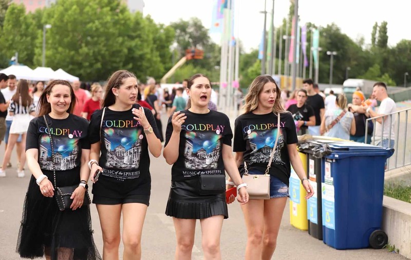 Concert Coldplay la București. Coadă de doi kilometri pe Blv. Basarabia pentru accesul la primul show al britanicilor pe Arena Națională