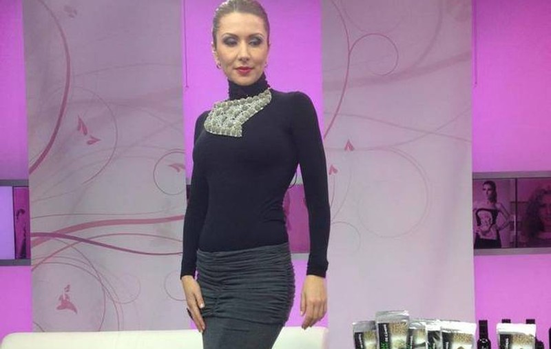 MAI ARE PATRU LUNI şi NAŞTE, dar oare NU-ŞI PUNE SARCINA ÎN PERICOL AŞA? Iată ce A FĂCUT CARMEN BRUMĂ în prima zi din an! FOTO ÎN ARTICOL