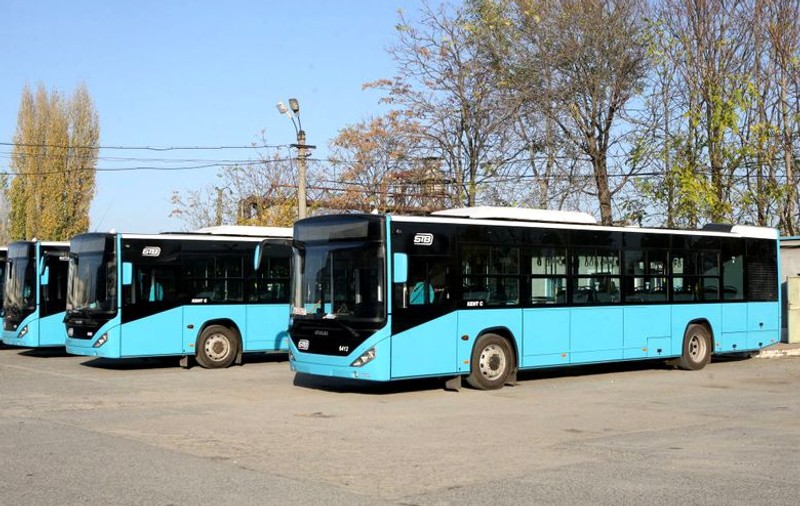 Patru licitații pentru achiziția a 330 de autobuze și 100 de tramvaie, derulate de Primăria Capitalei
